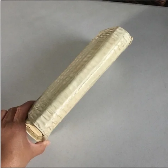 FRANCESCO SANTORO BEVERLY HILLS CROCODILE EMBOSSED HAND CLUTCH  INTERIOR SUEDE - Picture 4 of 15